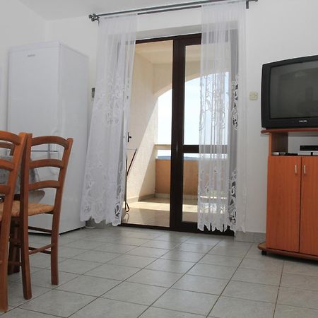 Apartments By The Sea Mandre, Pag - 8655 Kolan Rom bilde