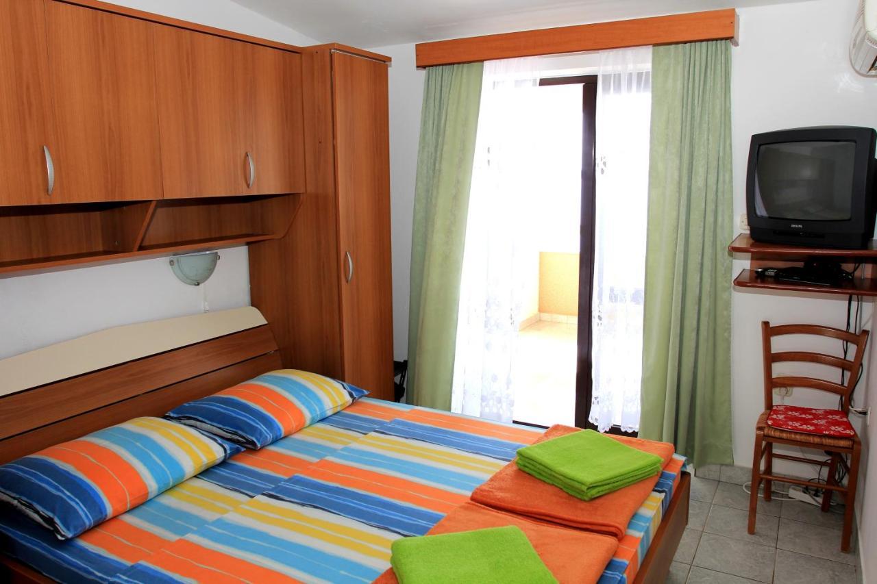 Apartments By The Sea Mandre, Pag - 8655 Kolan Eksteriør bilde